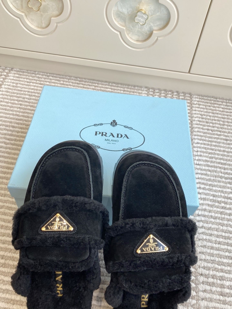 Pra*a slippers